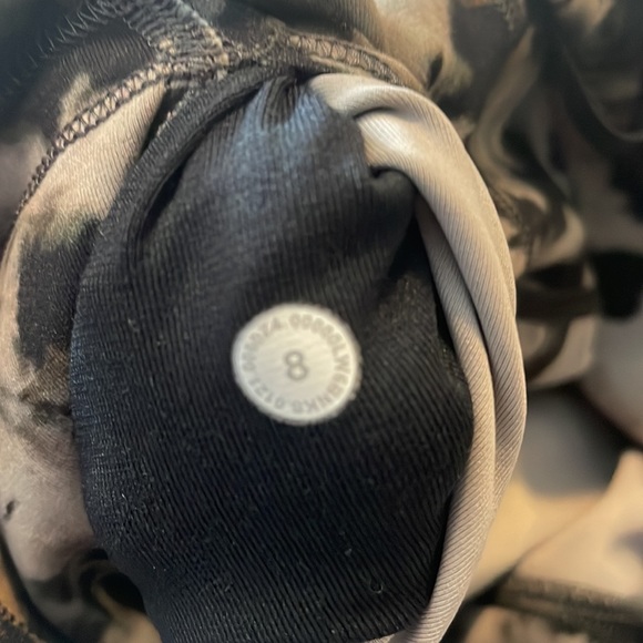 Size 8 Lululemon Wunder Train 23 inch Legging - Picture 2 of 5